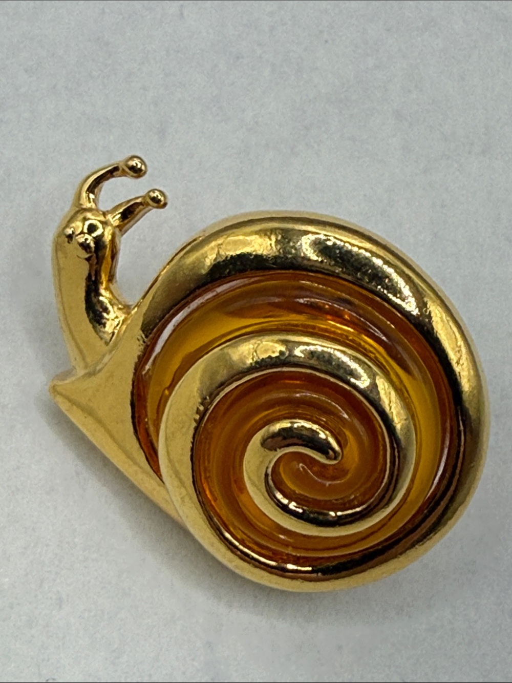 Vintage Gold-tone Amber Swirl Snail Pin Brooch tac pin 3D swirl adorable